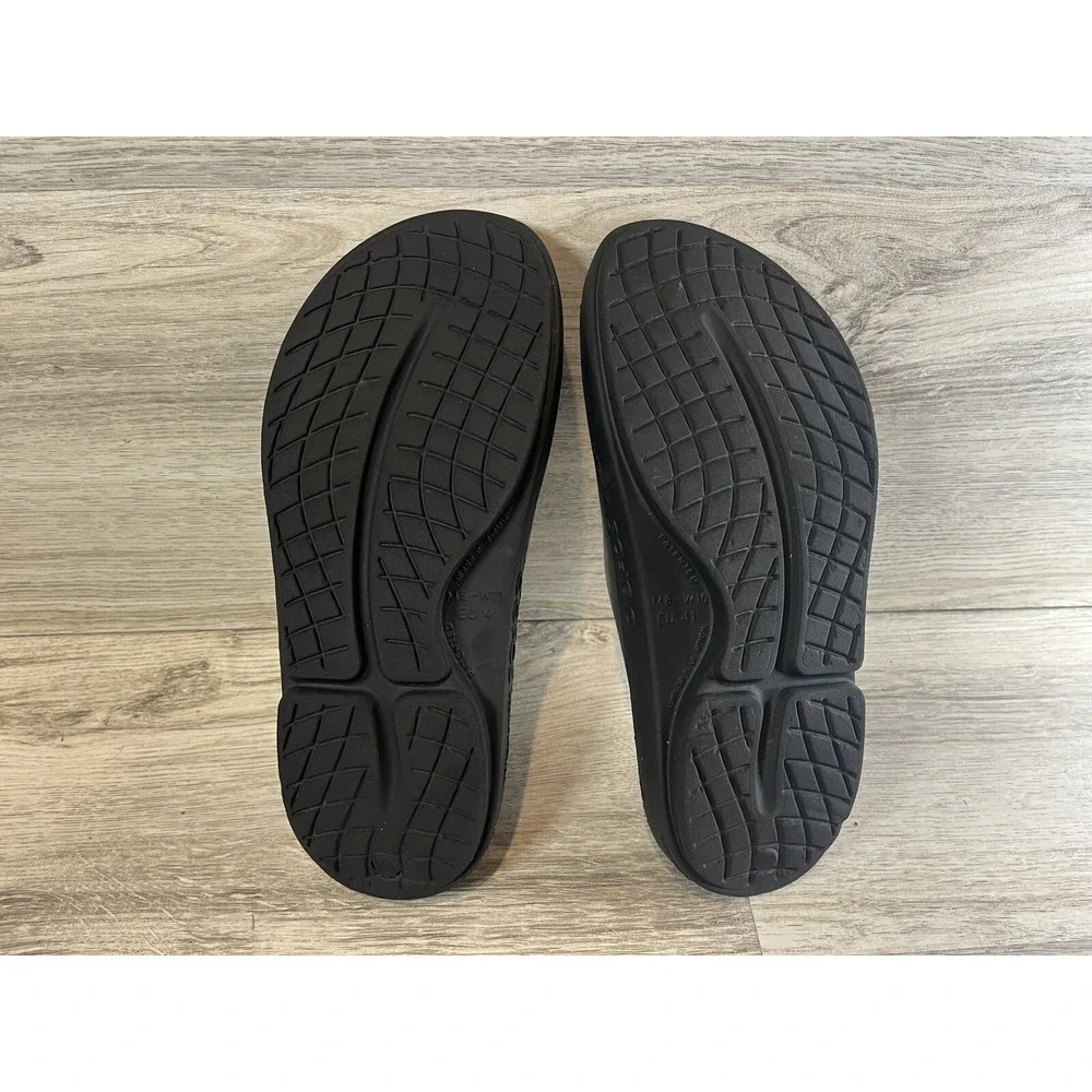 OOFOS Women’s Metallic Pewter Slide Sandals - Black Footbed